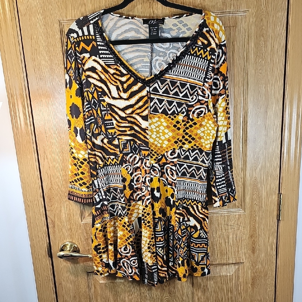 Midnight Velvet Yellow and Black Geometric Long Sleeve Top